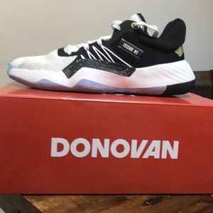 Men Size 9 D.O.N Issue 1 White/Black/Gold
